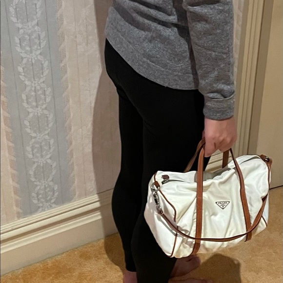 Vintage authentic Prada nylon bag with leather details - Picture 13 of 16